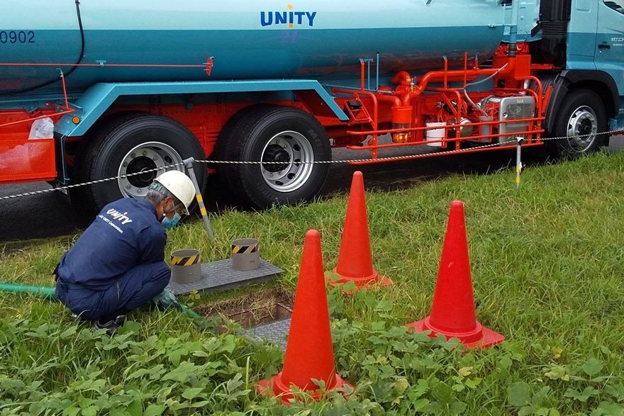 浄化槽清掃の様子